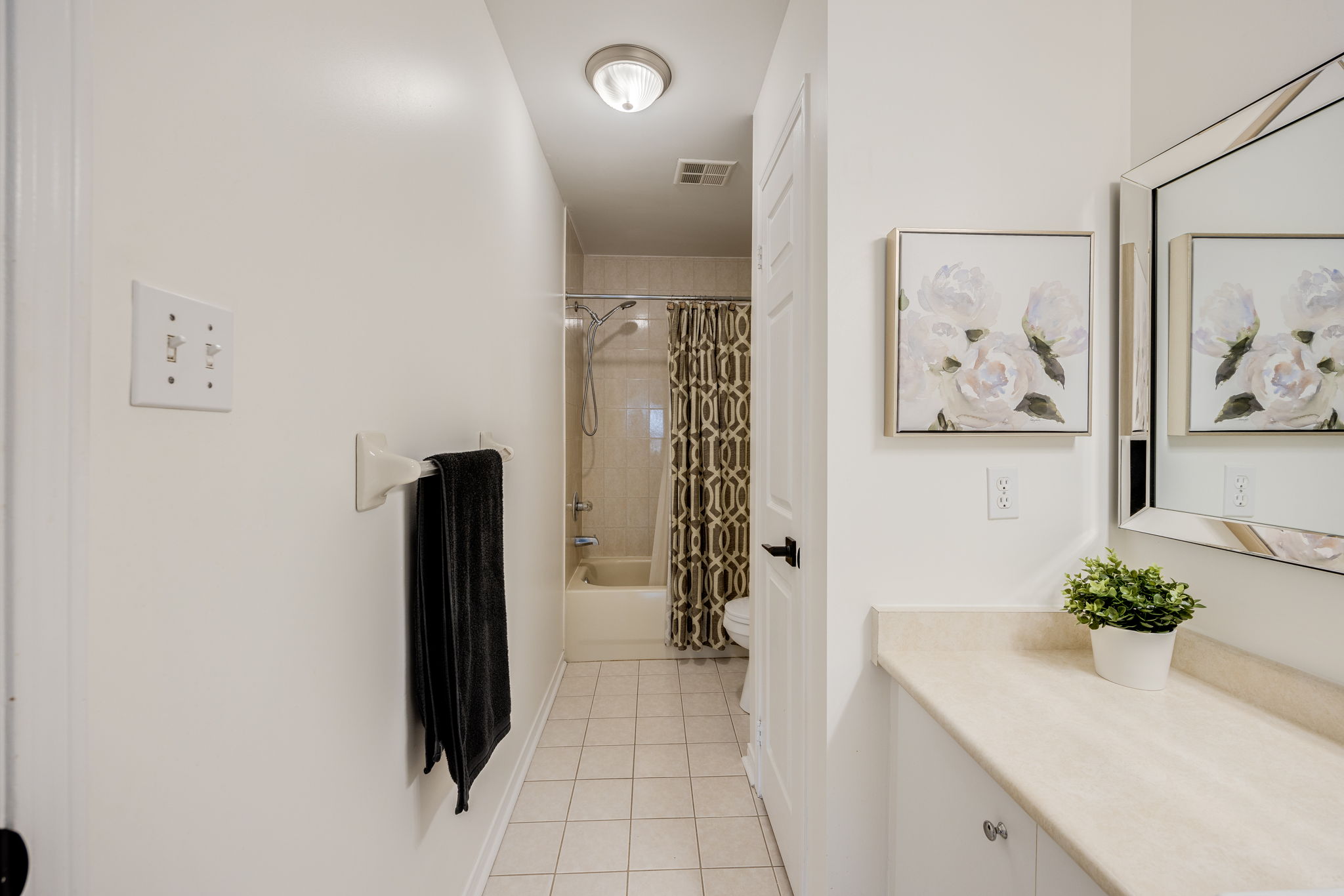 Aurora property showcase — delivered property photograph 32