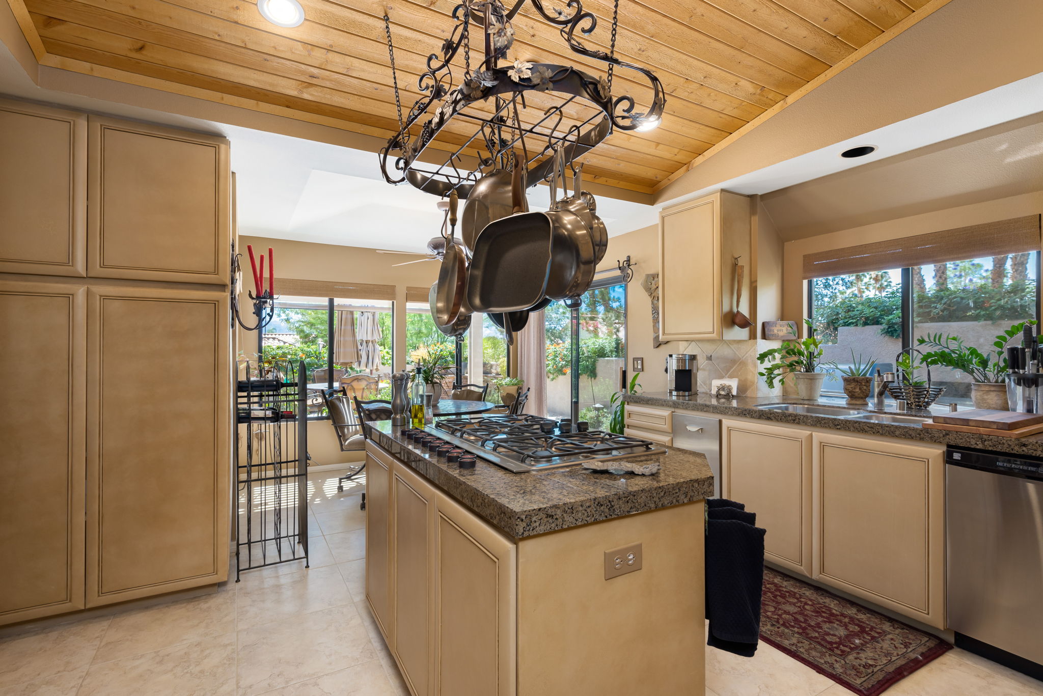 47 San Marino Cir, Rancho Mirage, CA 92270, USA Photo 36