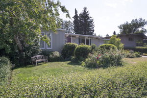 47 Windsor Crescent SW, Calgary, AB T2V 1V5, Canada Photo 3