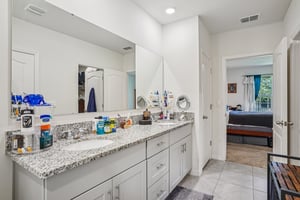 Liu Ln-S2011-030.jpg