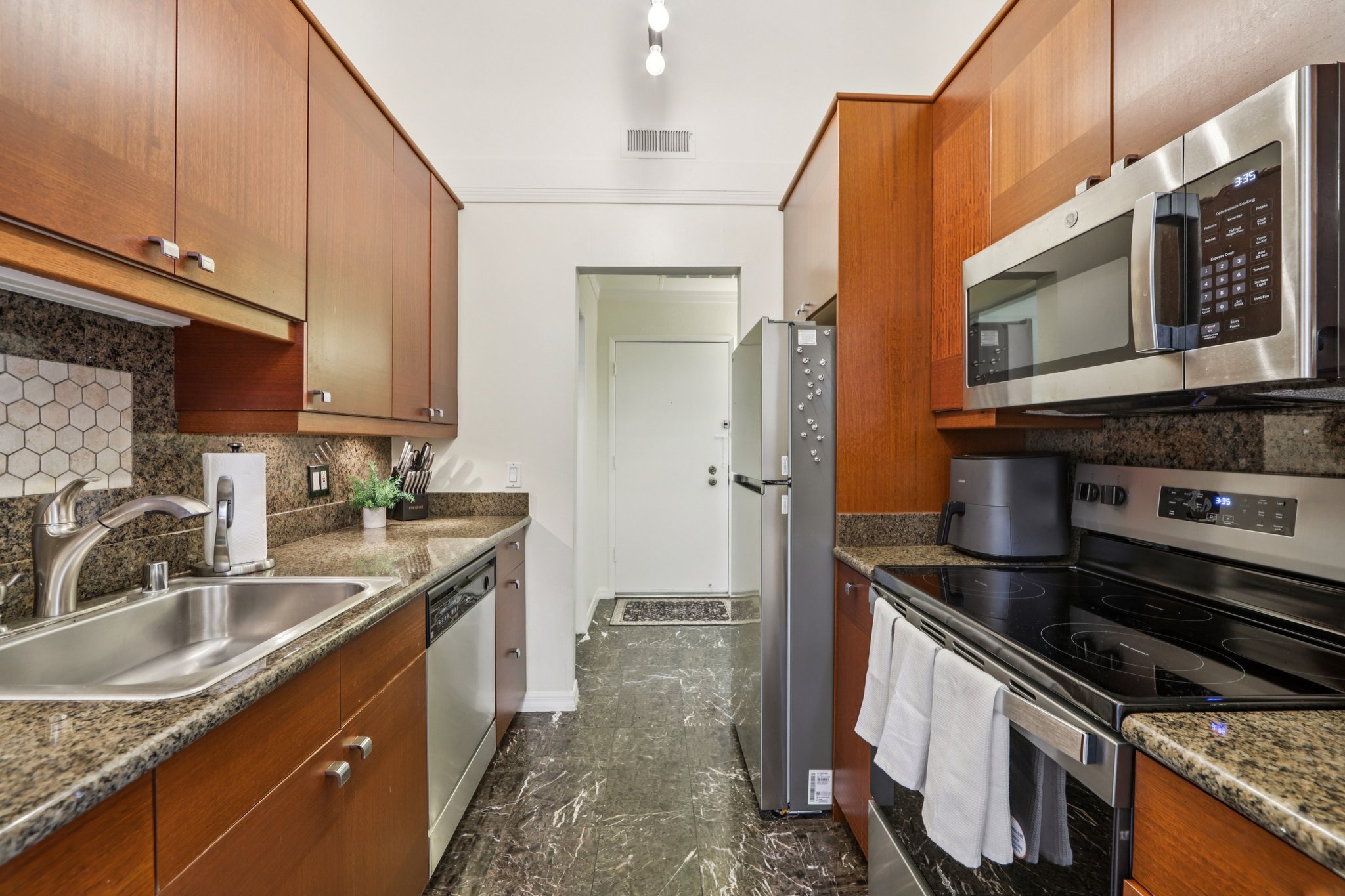 N Civic Dr-S2502-017.jpg