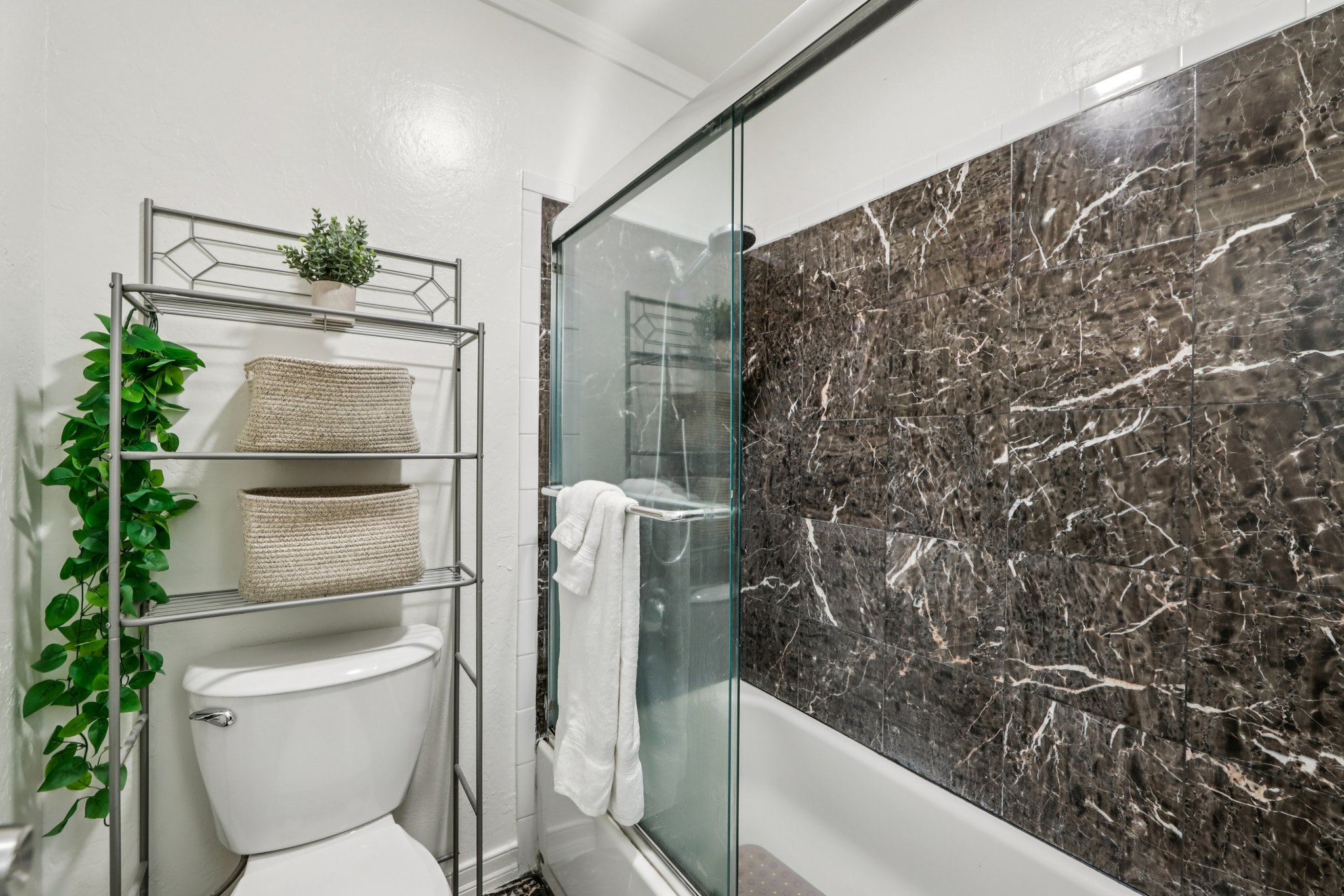 N Civic Dr-S2502-019.jpg