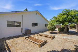 038_F8_470 Yosemite Dr