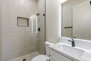  Photo 40