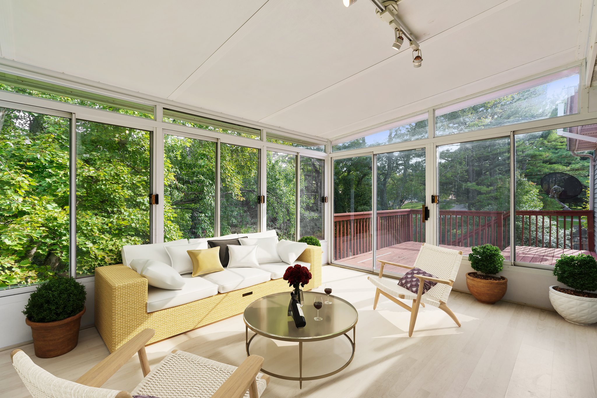 20. Screened porch.jpg