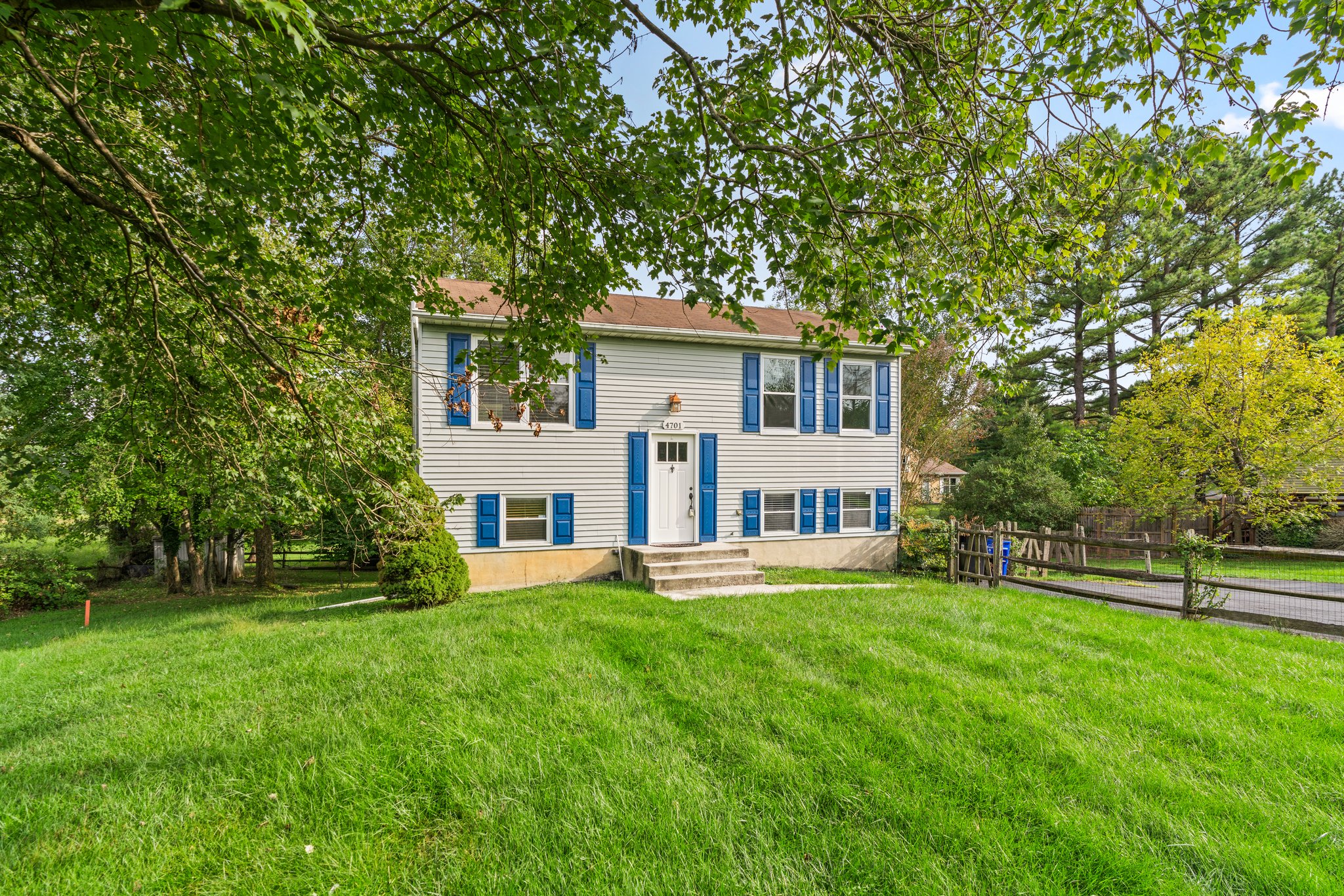 05. Front exterior.jpg