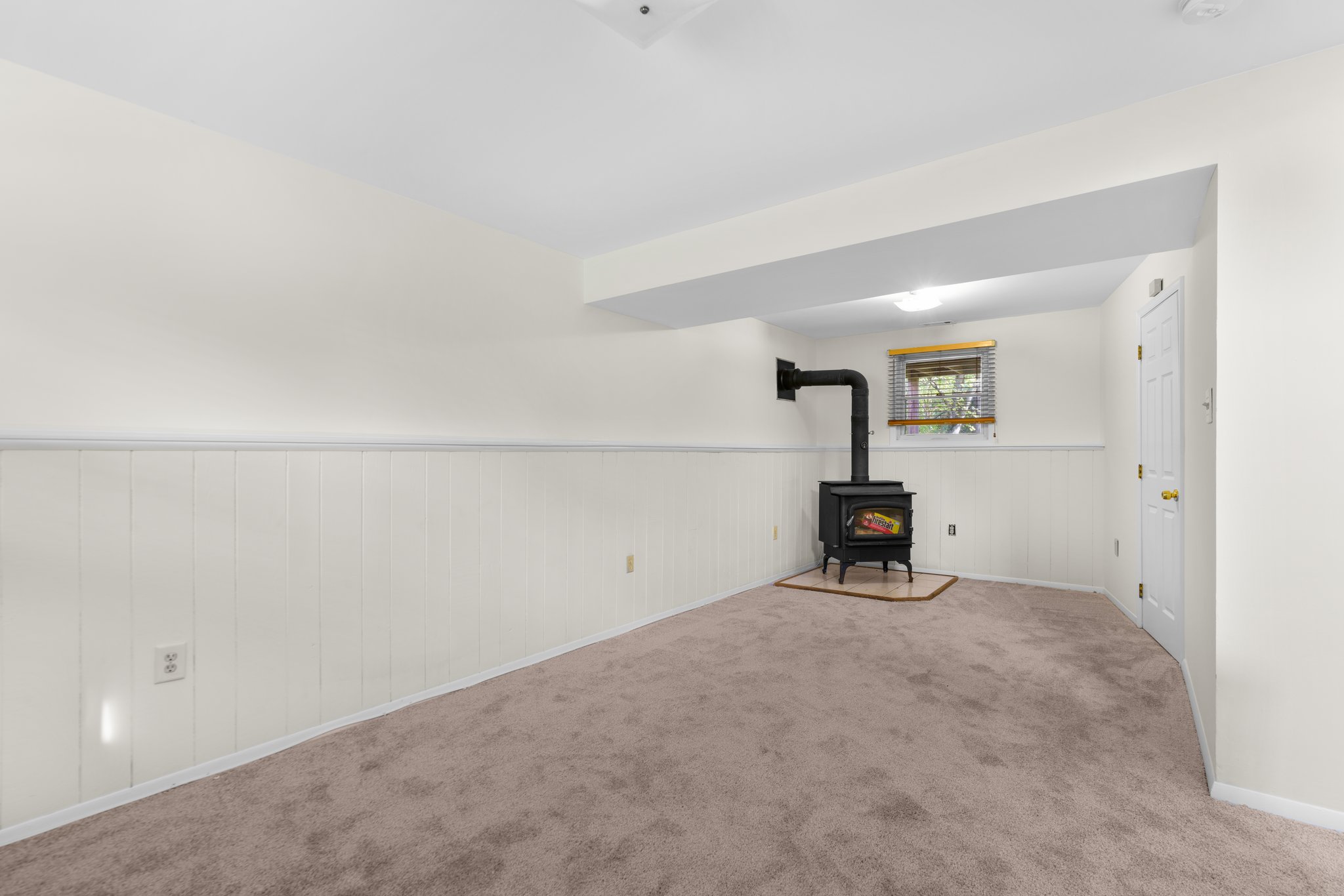 33. recreation room.jpg