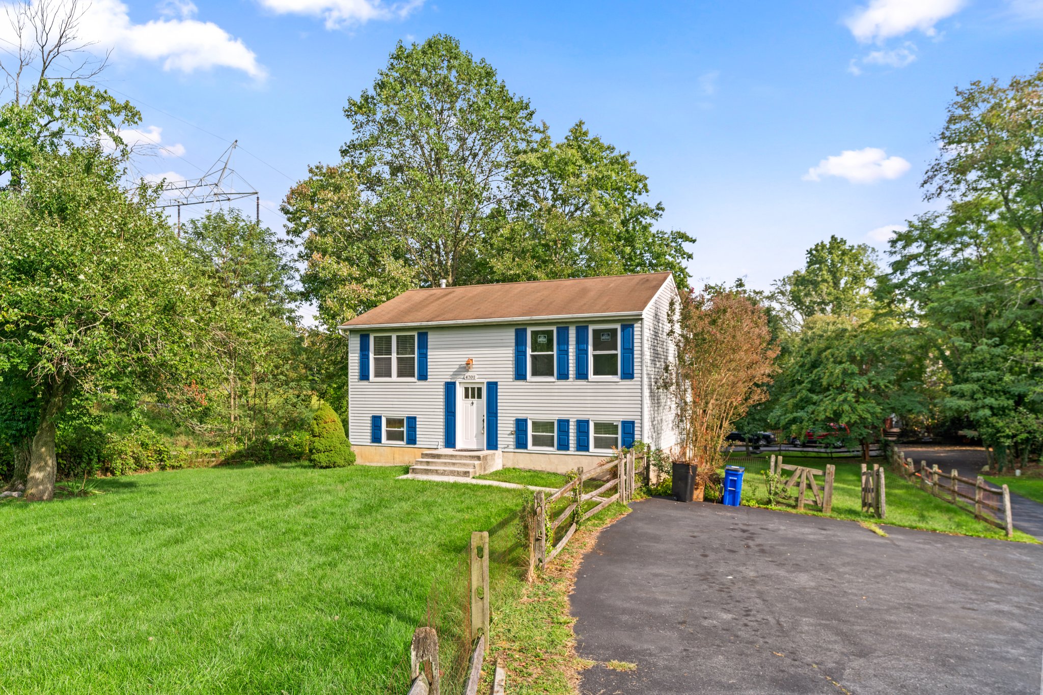 04. Front exterior.jpg