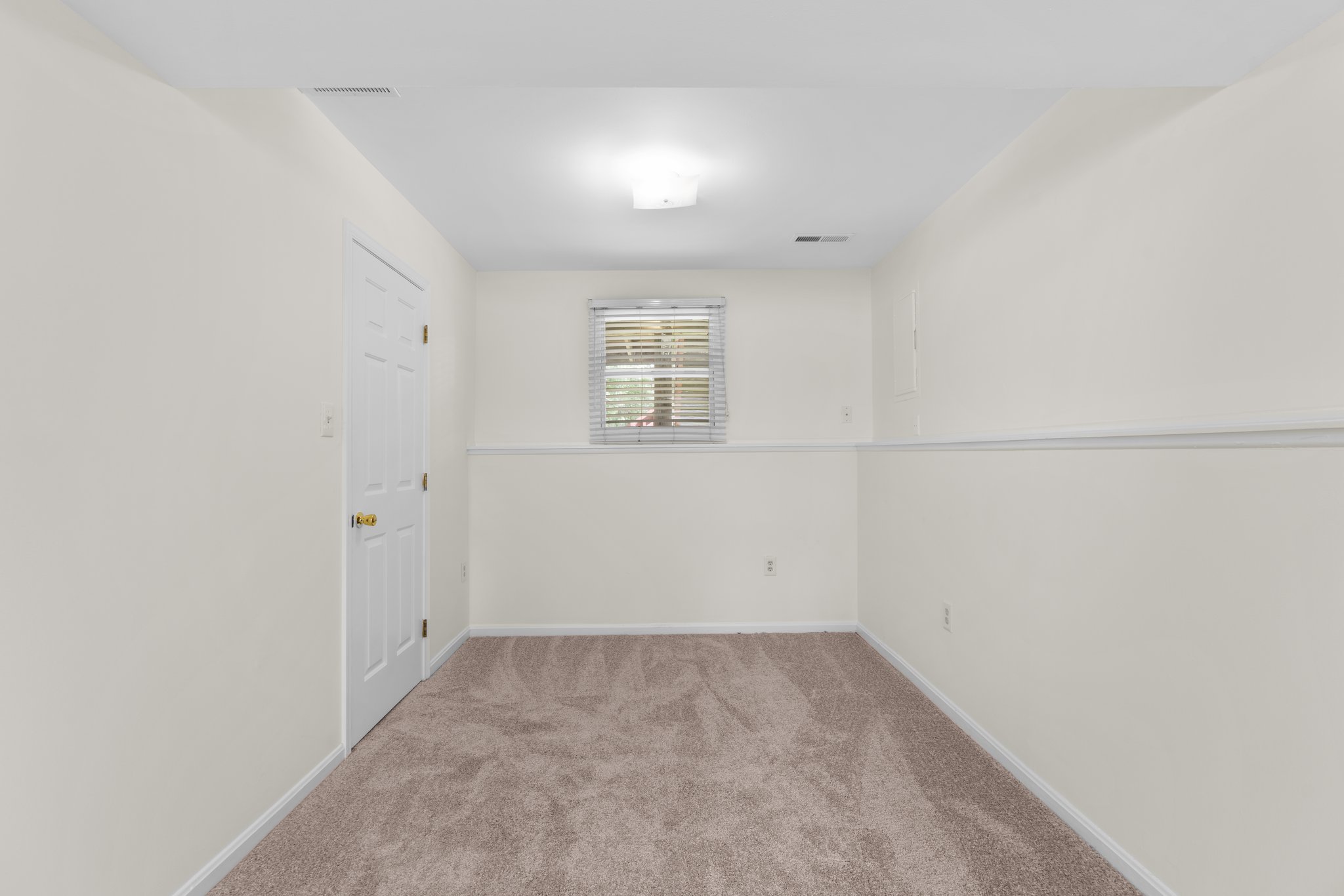 40. Lower bedroom.jpg