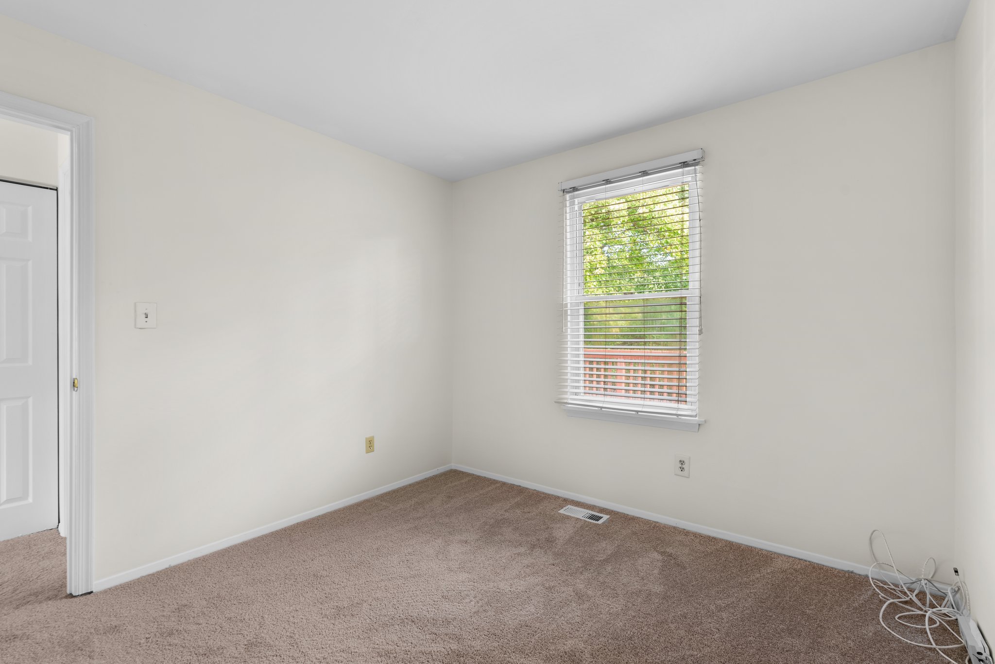 26. Main bedroom.jpg