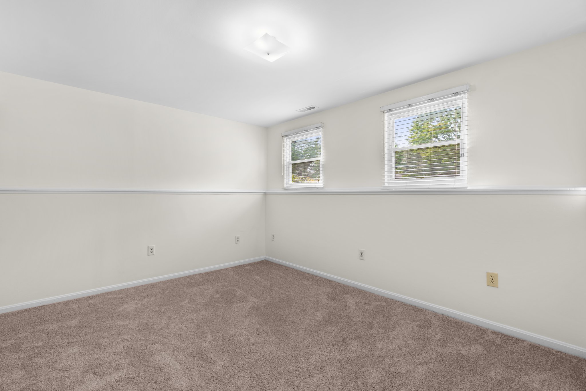 36. Lower bedroom.jpg