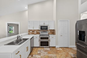 Kitchen 2 of 5