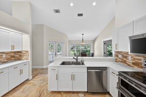 Kitchen 3 of 5