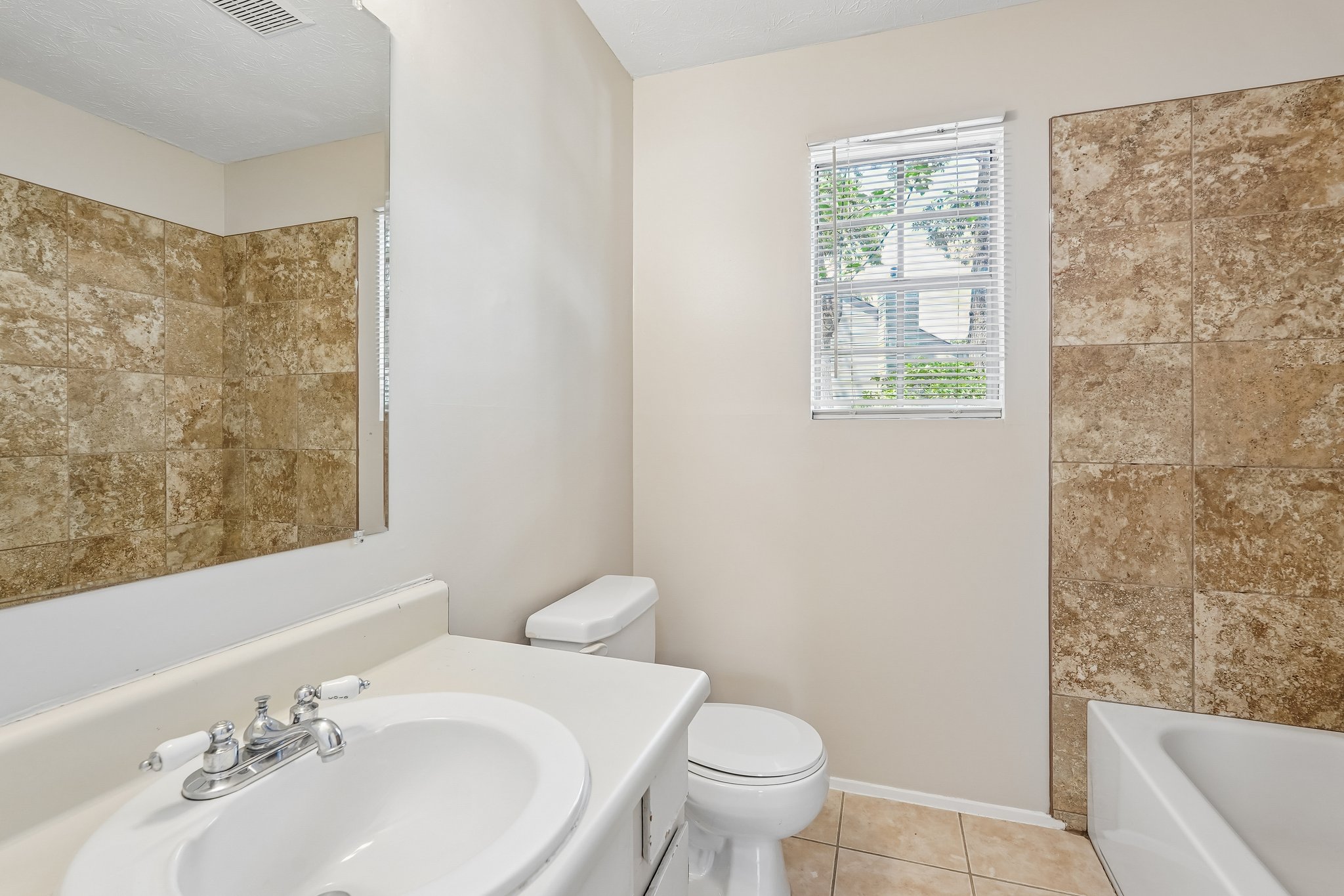 Valley Ridge Dr-S1308-027.jpg
