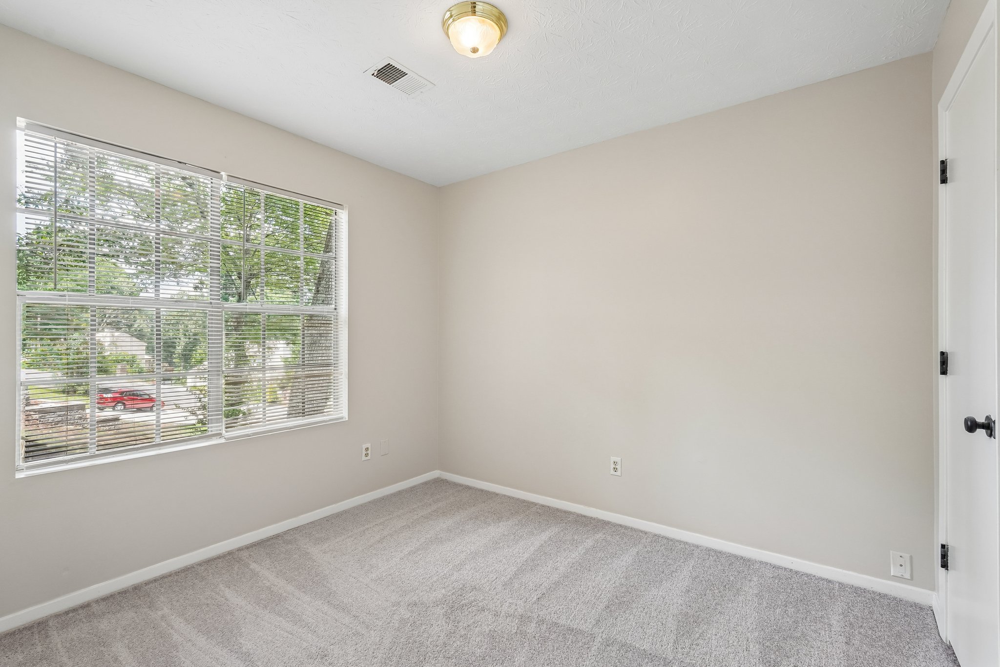 Valley Ridge Dr-S1308-030.jpg