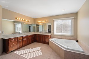 47010 Northumberland St, Novi, MI 48374, US Photo 28