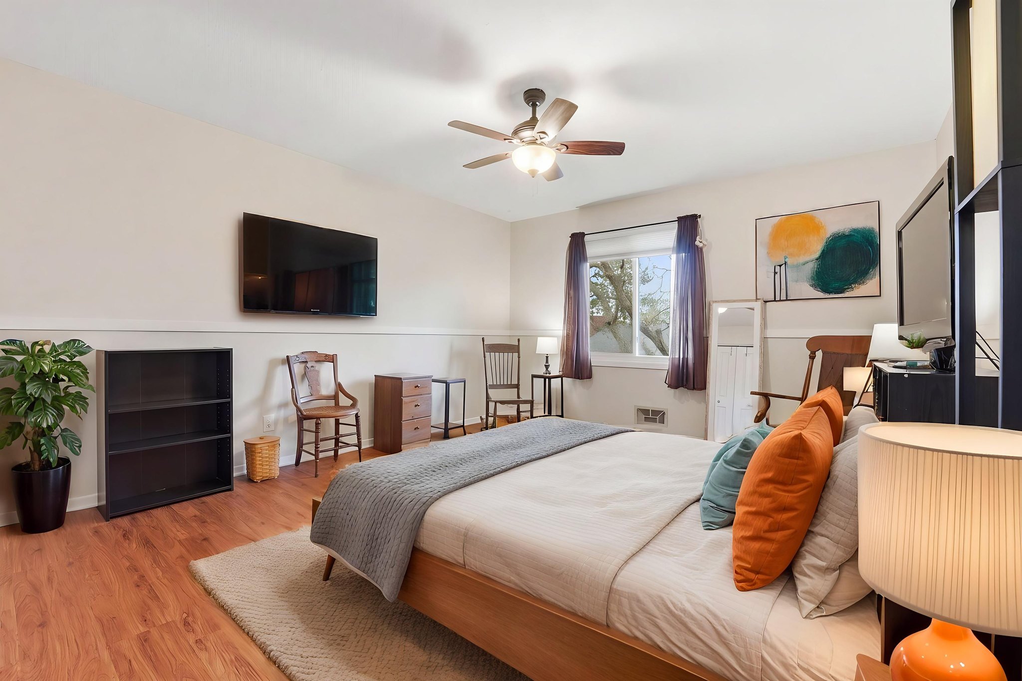 DSC03364_declutter_91562123 virtually staged.jpeg