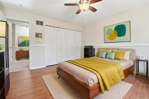 DSC03369 virtually staged.jpeg