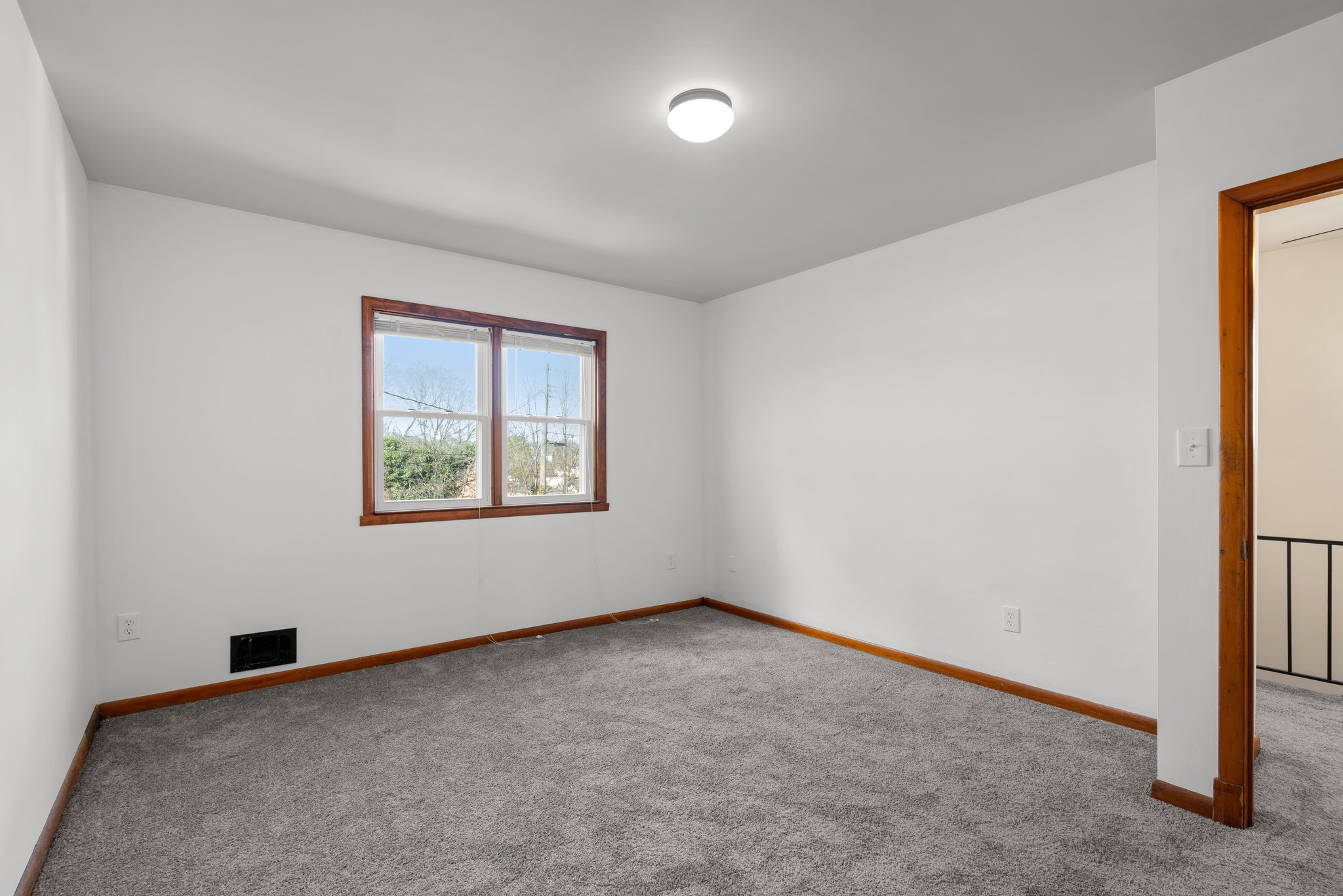 17. Upper bedroom.jpg