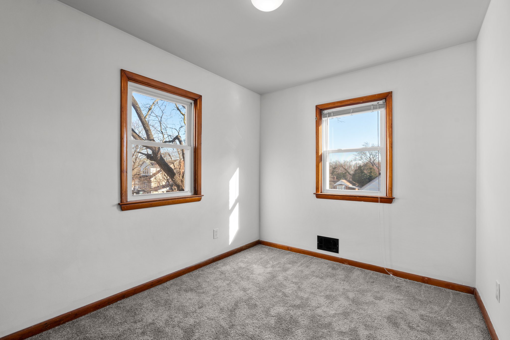 21. Upper bedroom.jpg