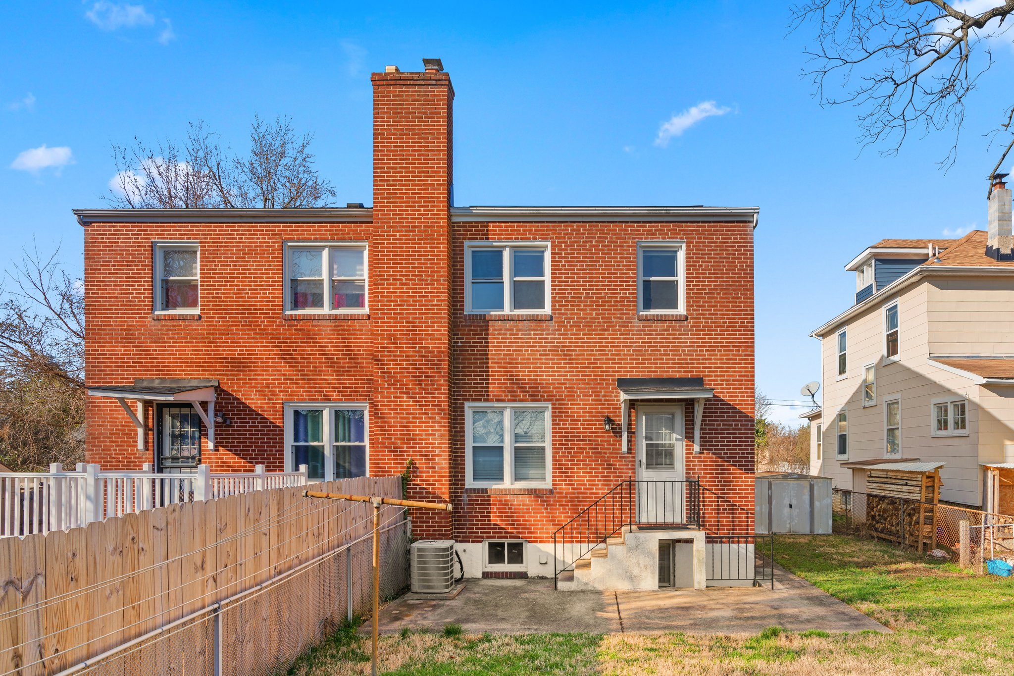 30. Back exterior.jpg