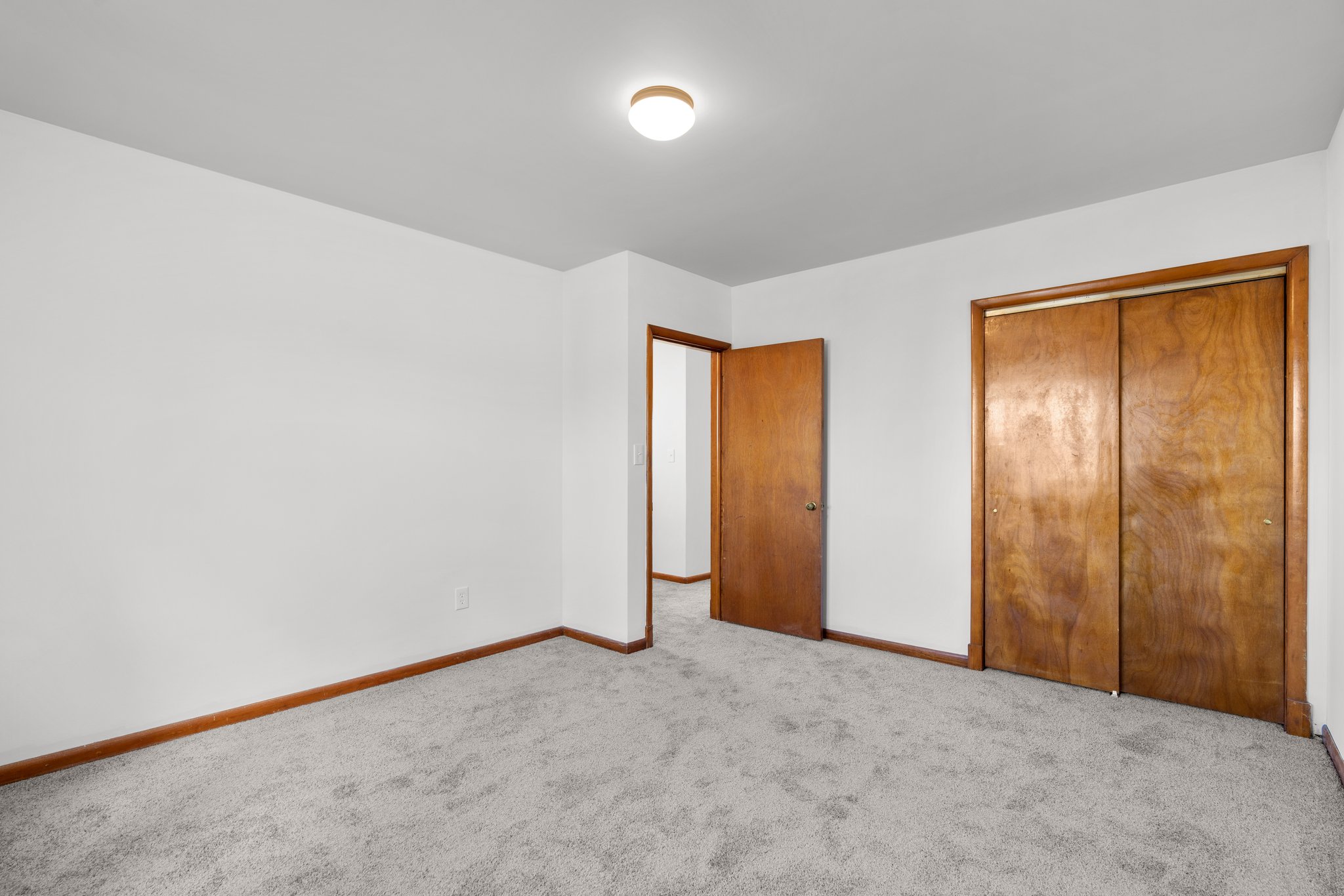 18. Upper bedroom.jpg