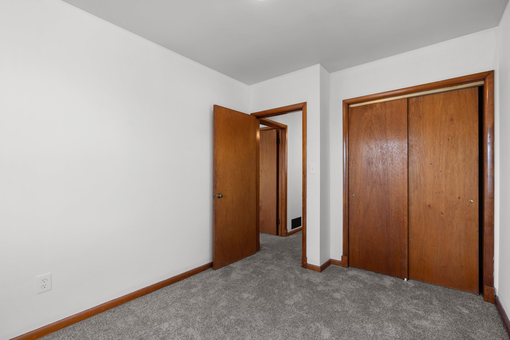 22. Upper bedroom.jpg