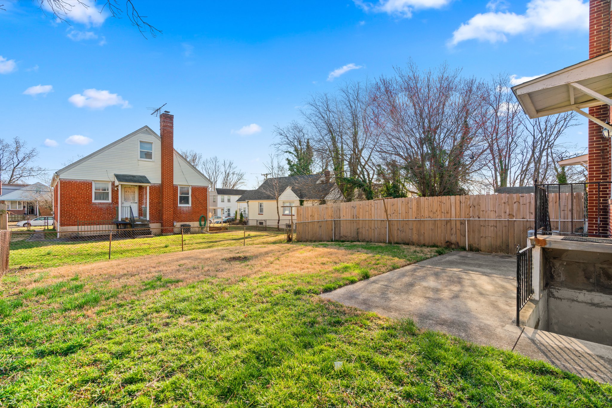 28. Back exterior.jpg