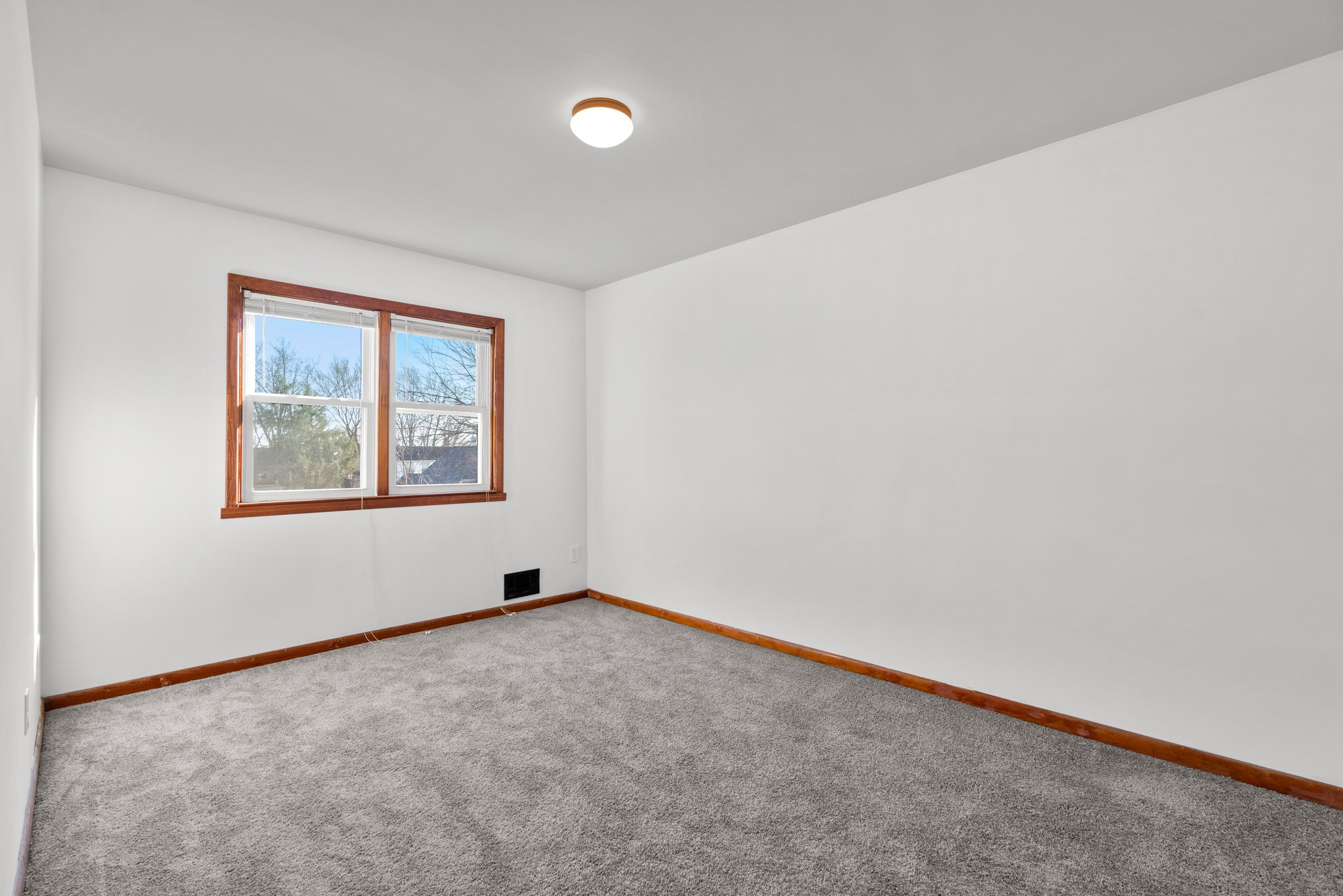 19. Upper bedroom.jpg