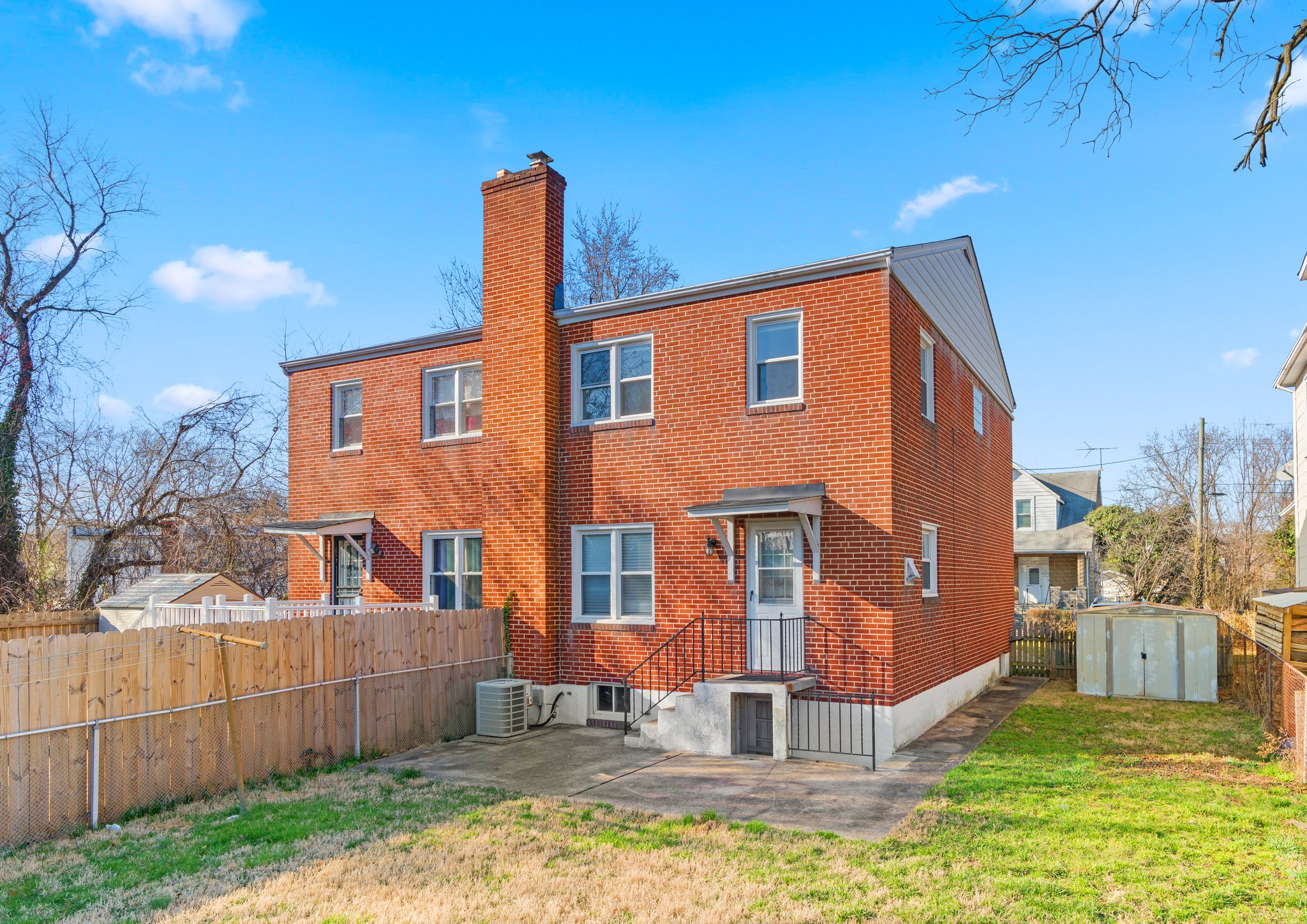 29. Back exterior.jpg