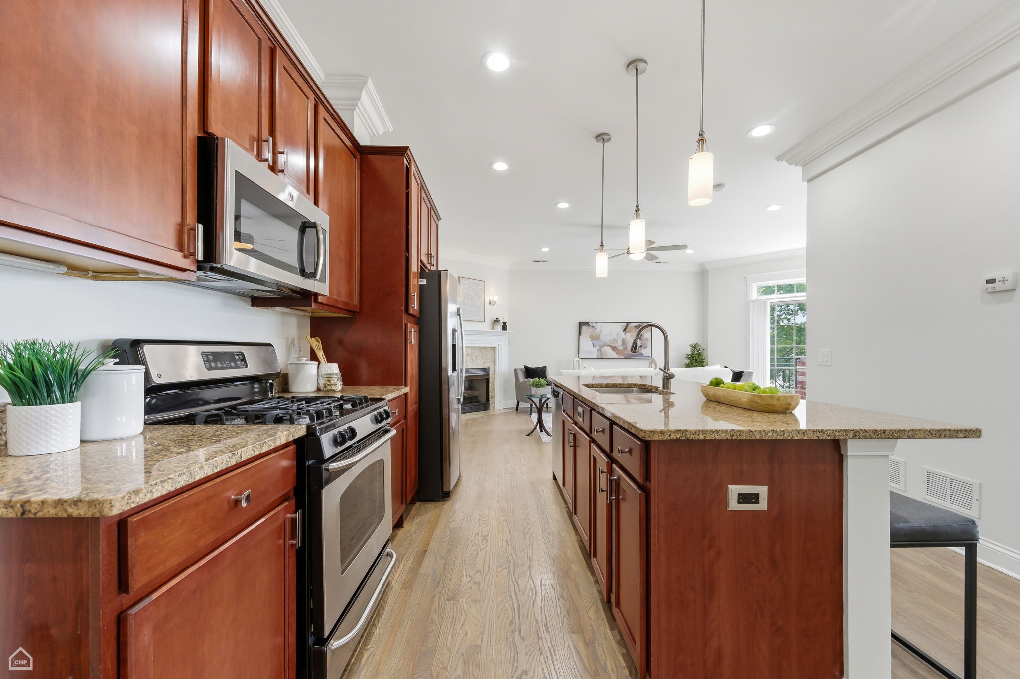 4705 S Champlain Ave 404 - Karen Biazar_002