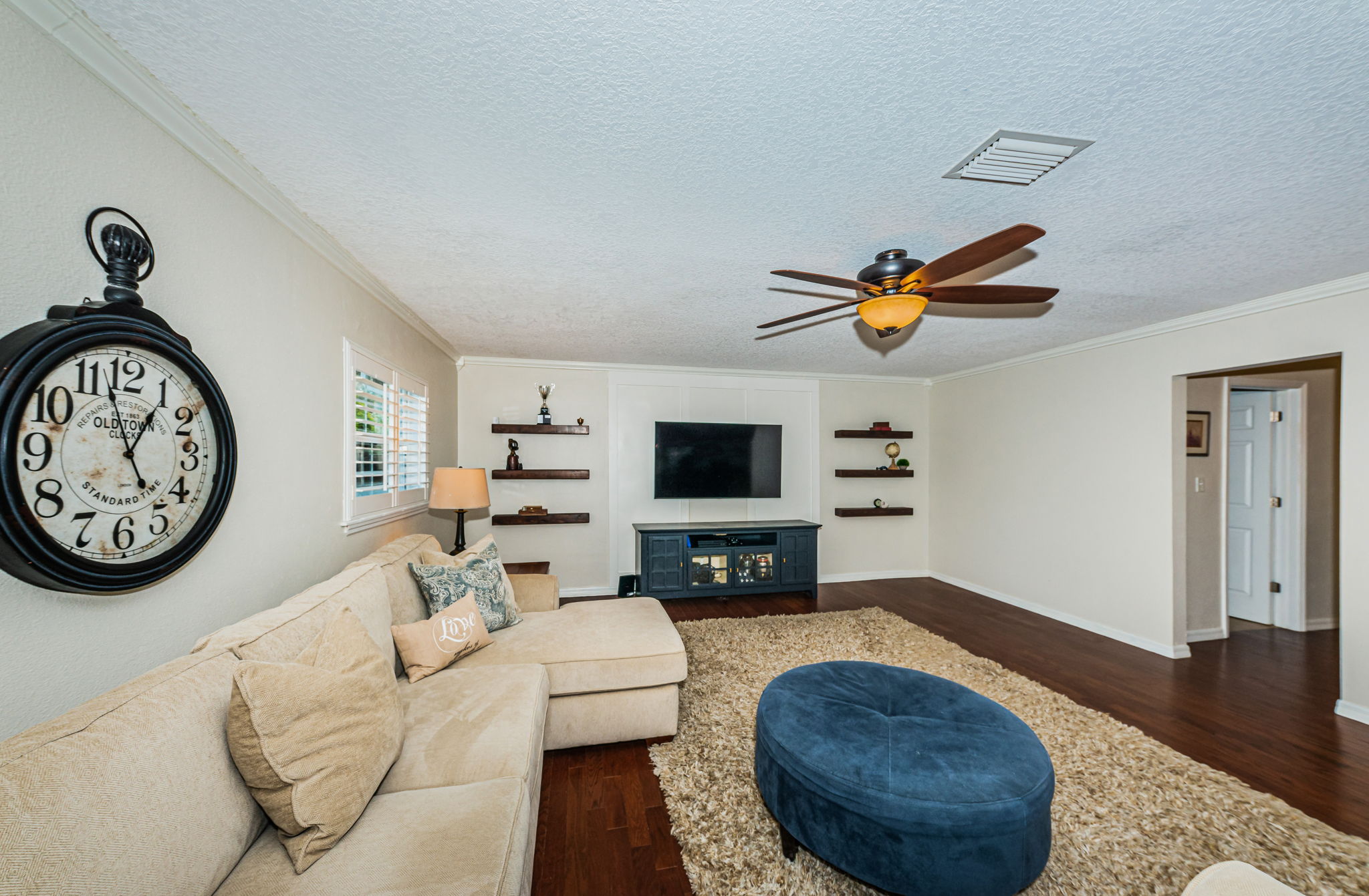 Living Room 2-4