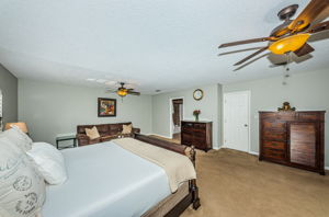 Primary Bedroom 1e