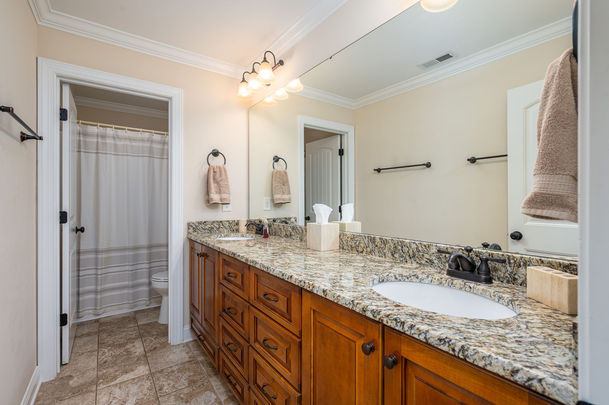 Upstairs full bathroom
