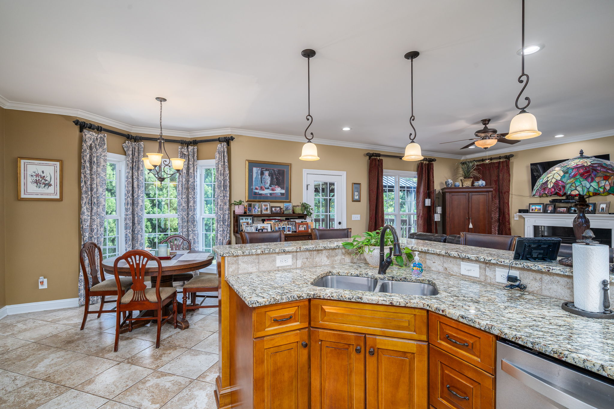 Kitchen/Breakfast Area