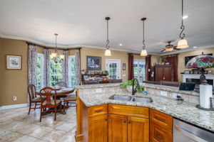 Kitchen/Breakfast Area