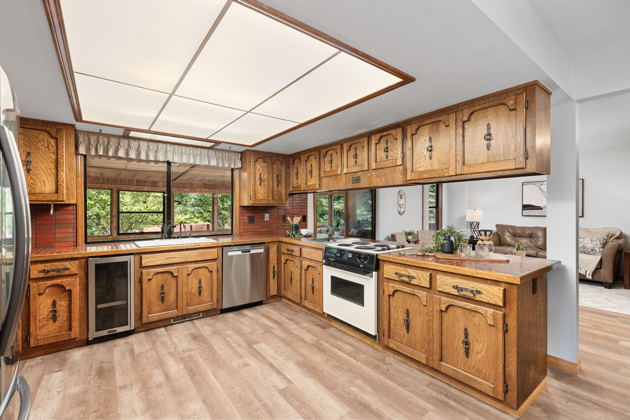 Large Kitchen Area with Plenty of Cabinet Space