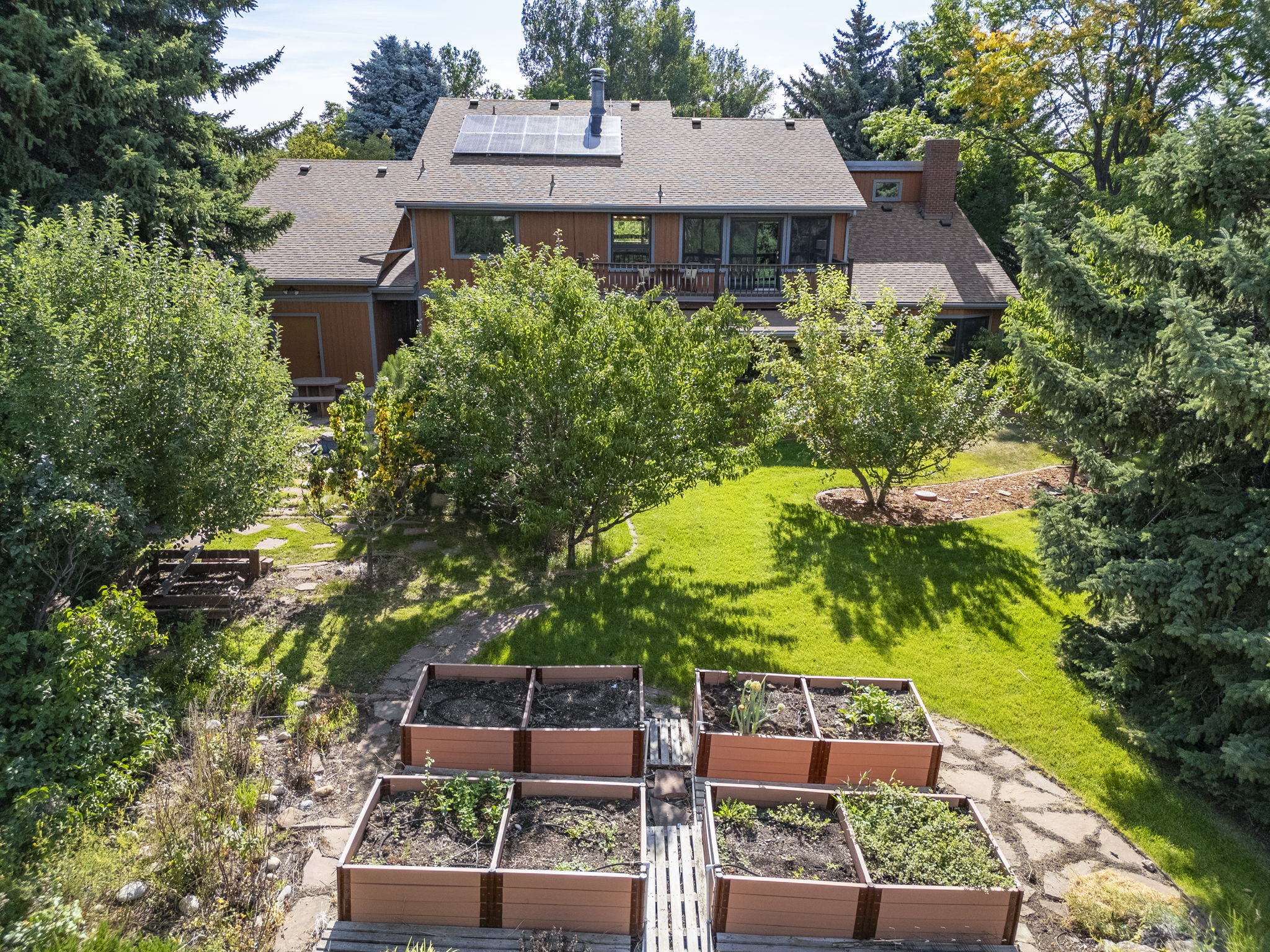 Raised Garden Beds to Test Your Green Thumb