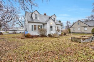 471 Roselawn Ave E, Maplewood, MN 55117, US Photo 0