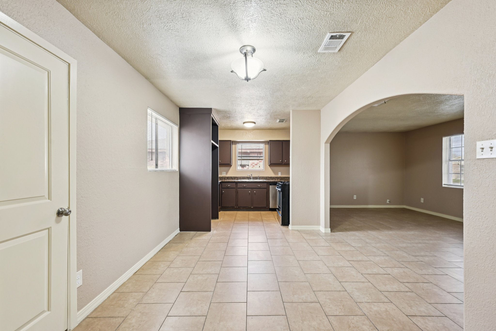 Pine St-L2102-007.jpg