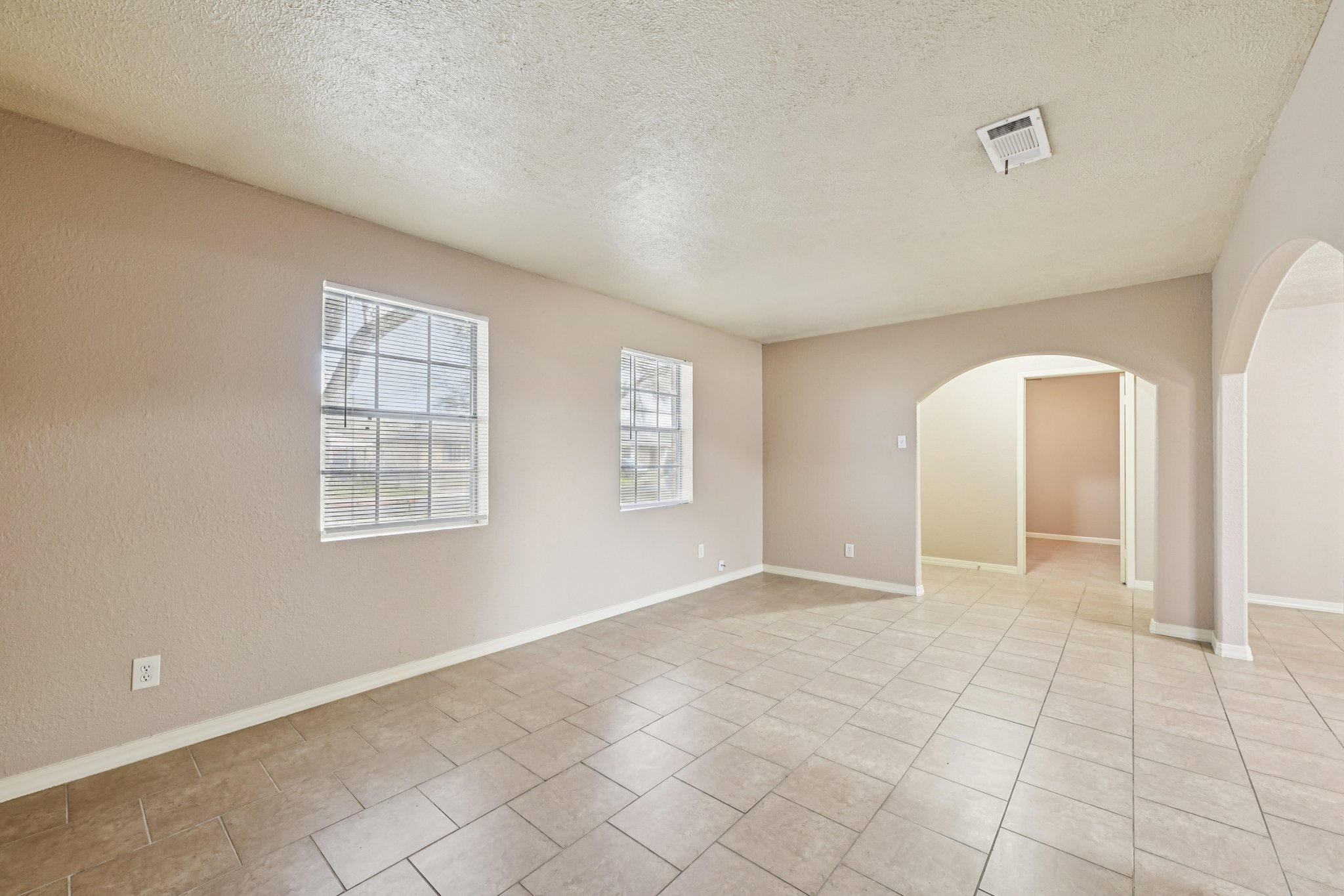 Pine St-L2102-011.jpg