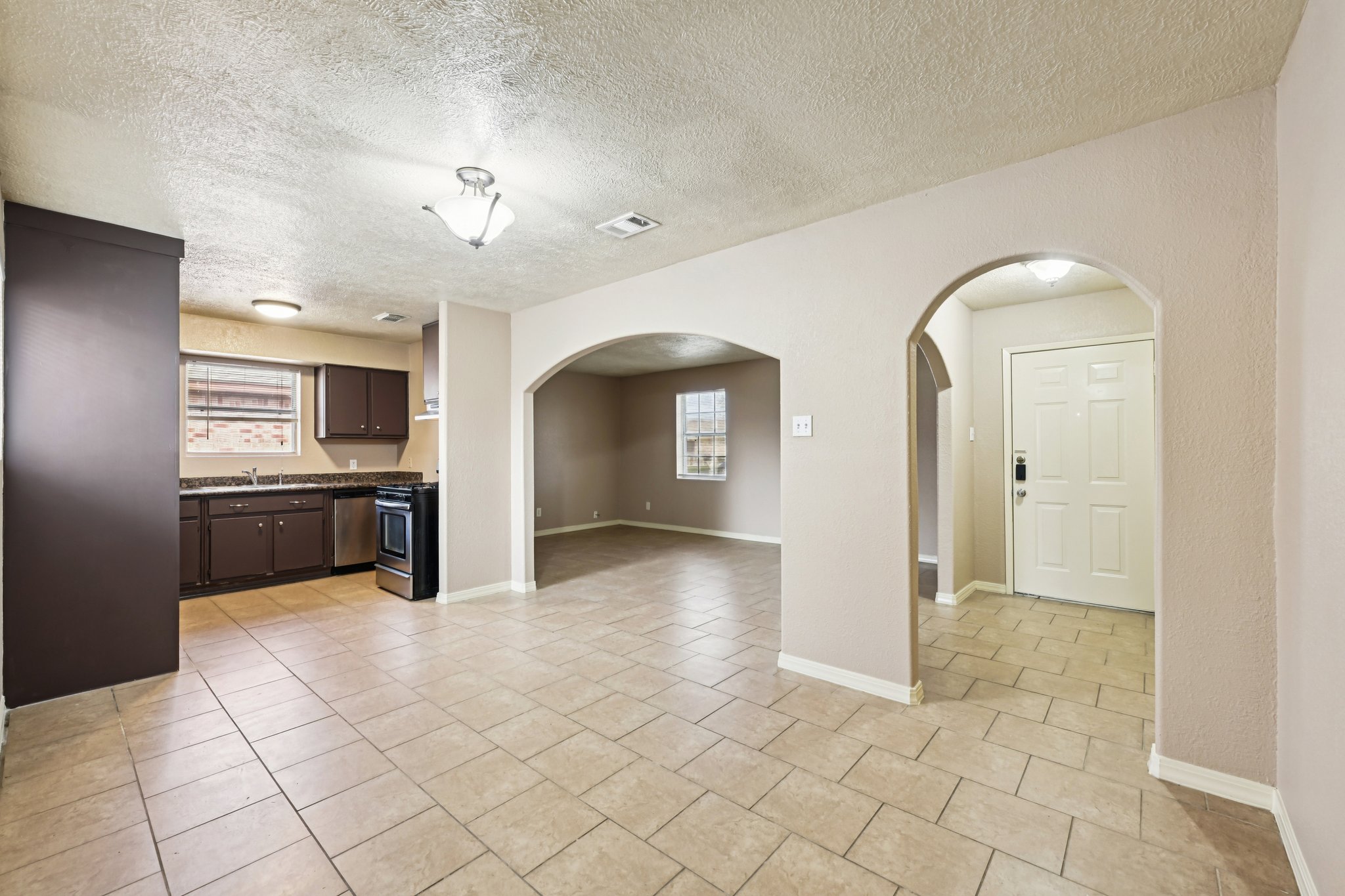 Pine St-L2102-013.jpg