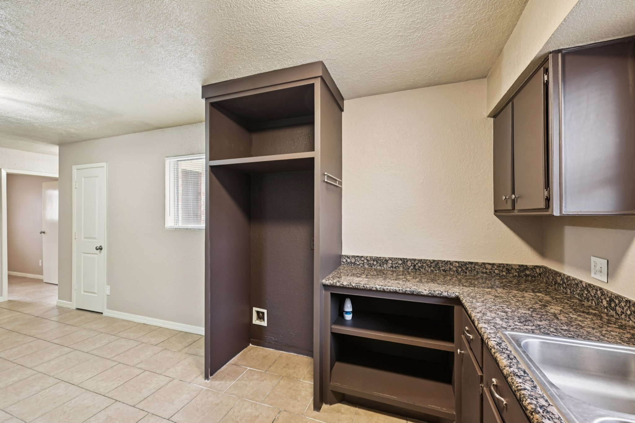 Pine St-L2102-018.jpg