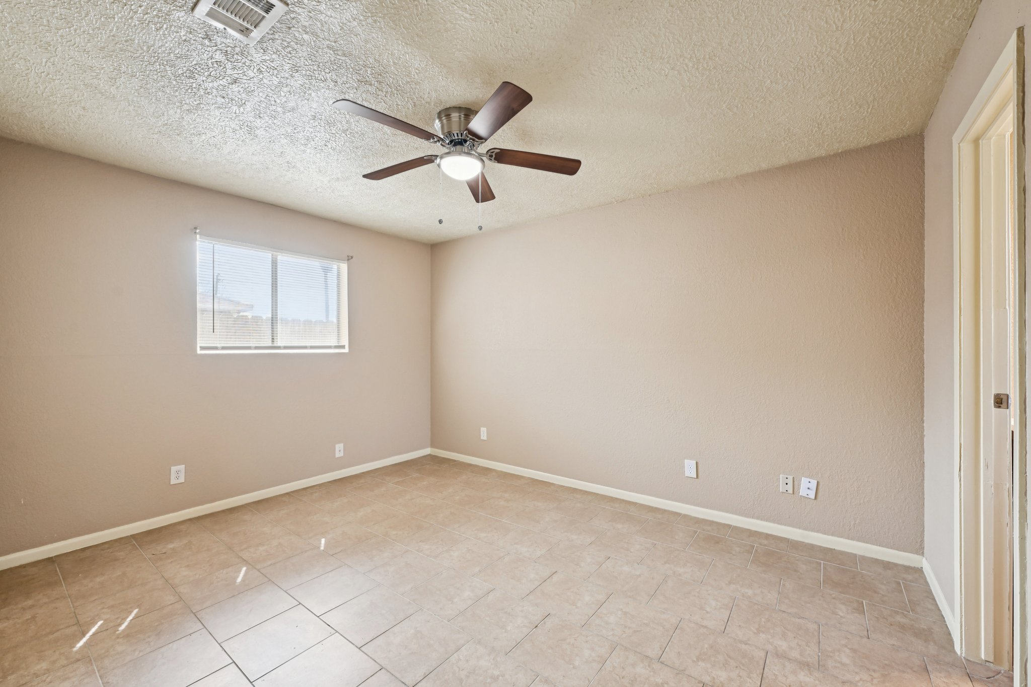 Pine St-L2102-020.jpg