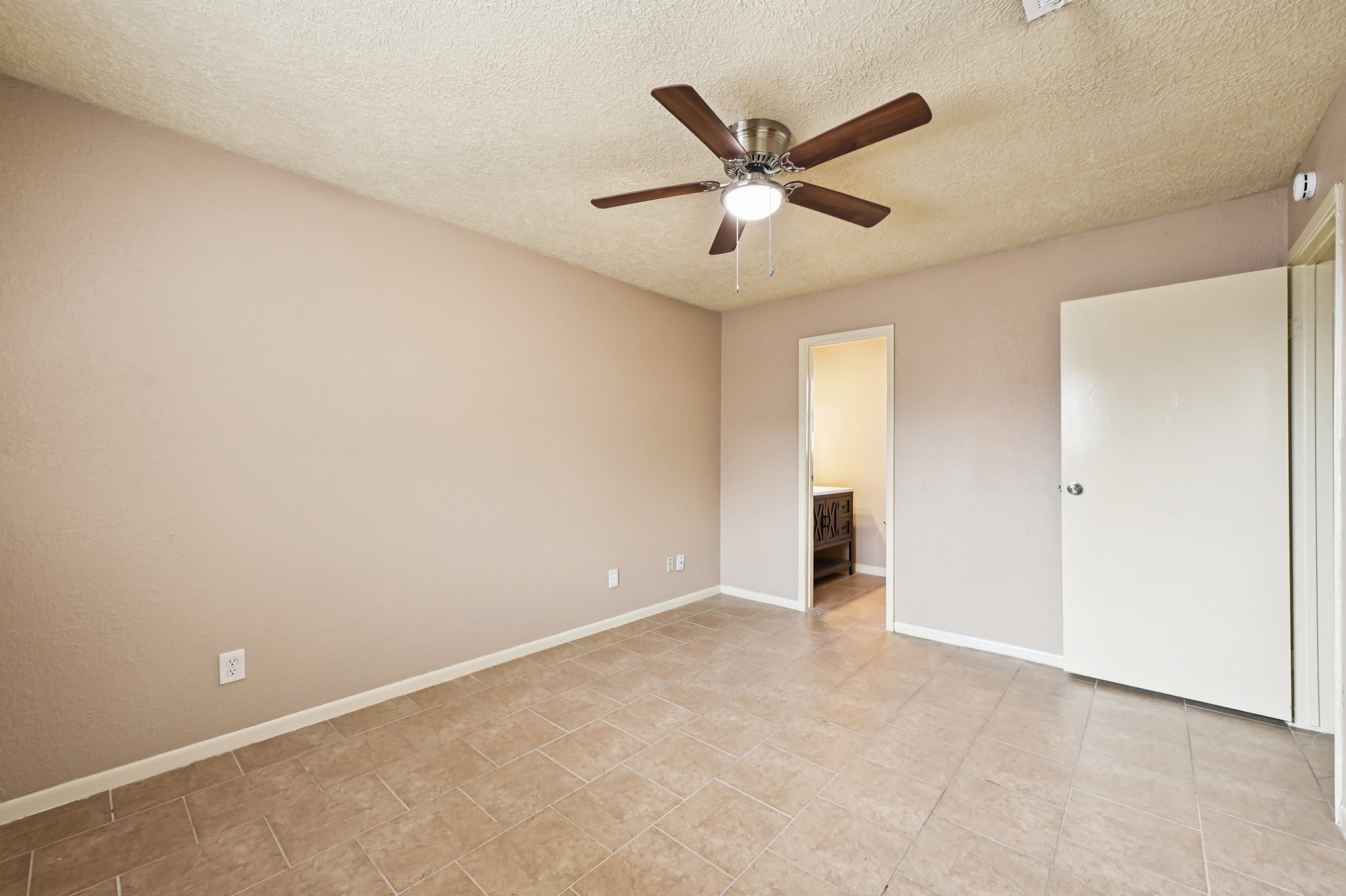 Pine St-L2102-021.jpg