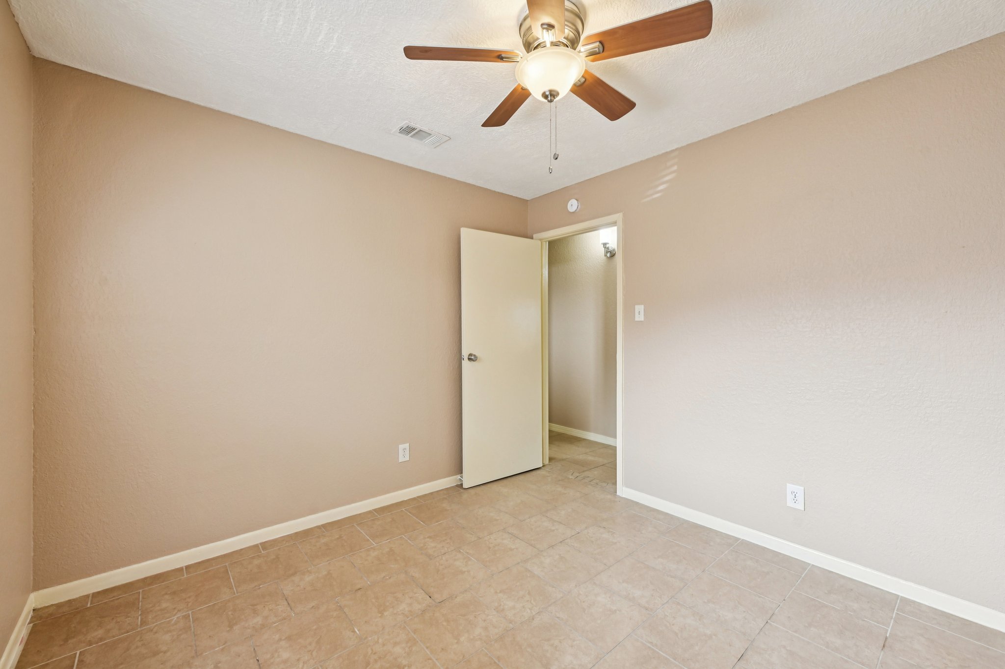 Pine St-L2102-030.jpg