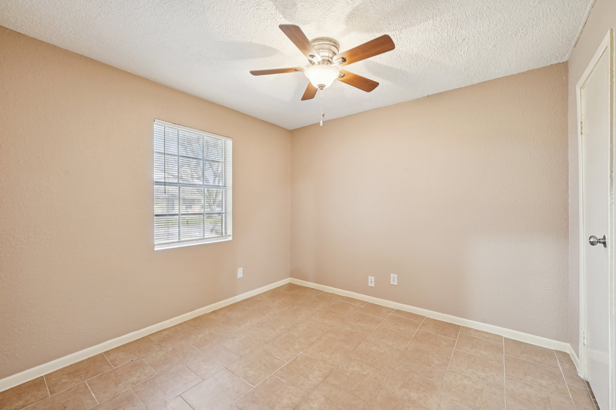 Pine St-L2102-031.jpg