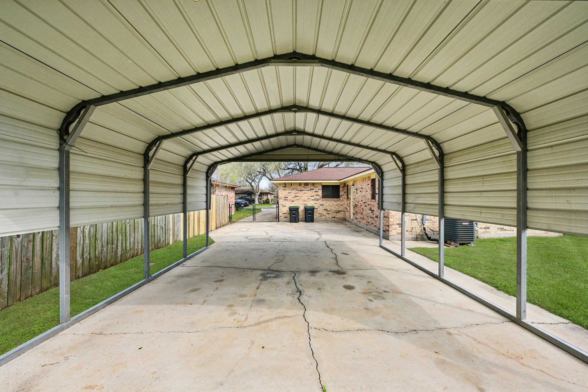 Pine St-L2102-037.jpg