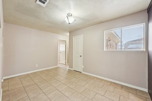 Pine St-L2102-005.jpg