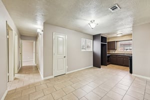 Pine St-L2102-014.jpg